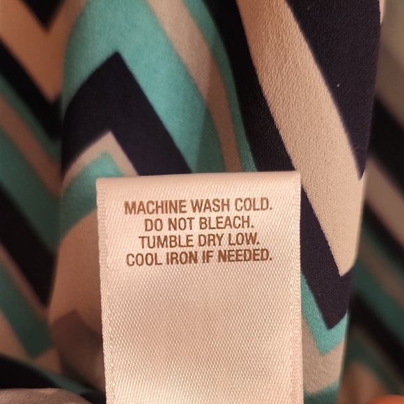 Roz & Ali Blue, Green, Grey and White Graphic Tunic, 23 PtoP - Picture 8 of 13